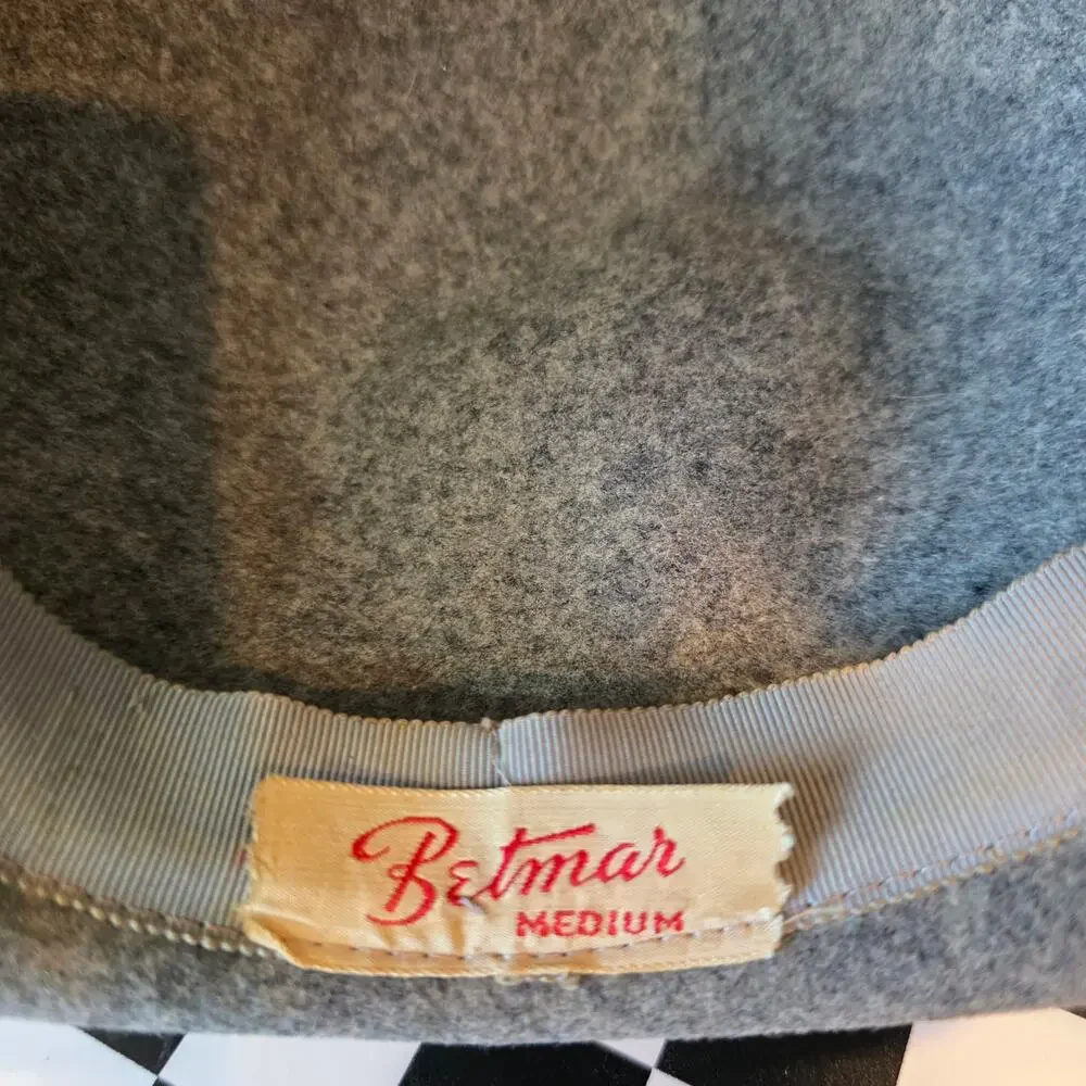 Betmar Chilton 100% Wool Robin Hood Arrow Cloche Hat Gray Medium